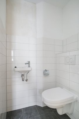 10-toilet.jpg
